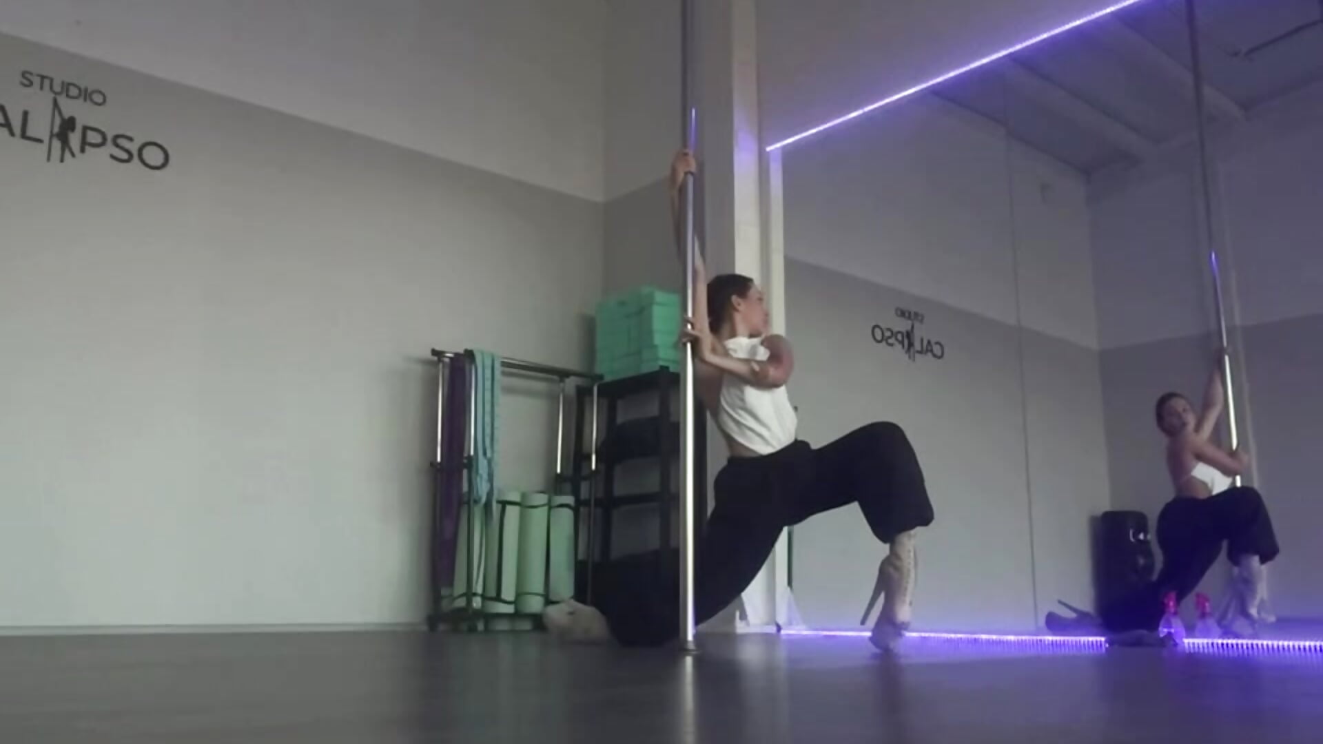 Dance 01 - Emilia_mala 캠 모델의 동영상