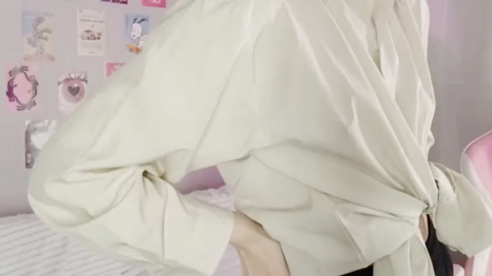 me moving to the music - video by Lexi_Bottom cam model