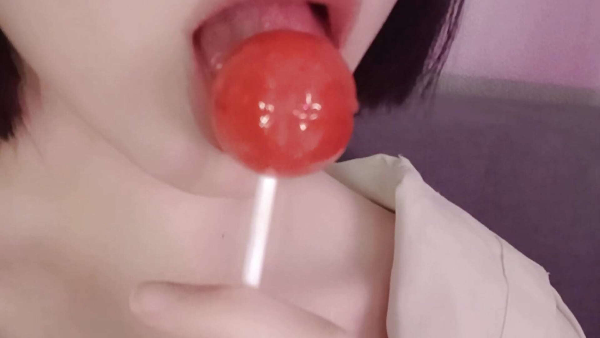 licking a lollipop - video by Lexi_Bottom cam model