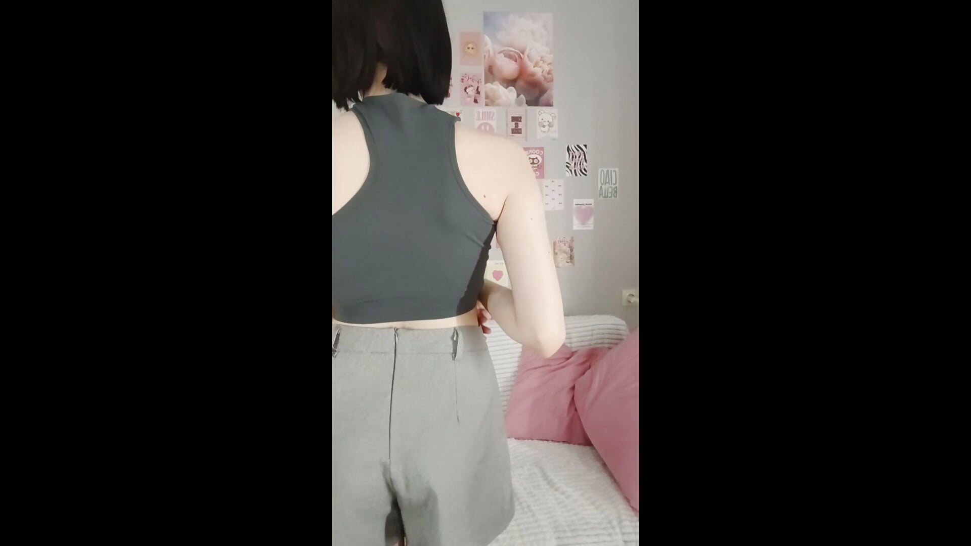 flexing with my outfits - video by Lexi_Bottom cam model