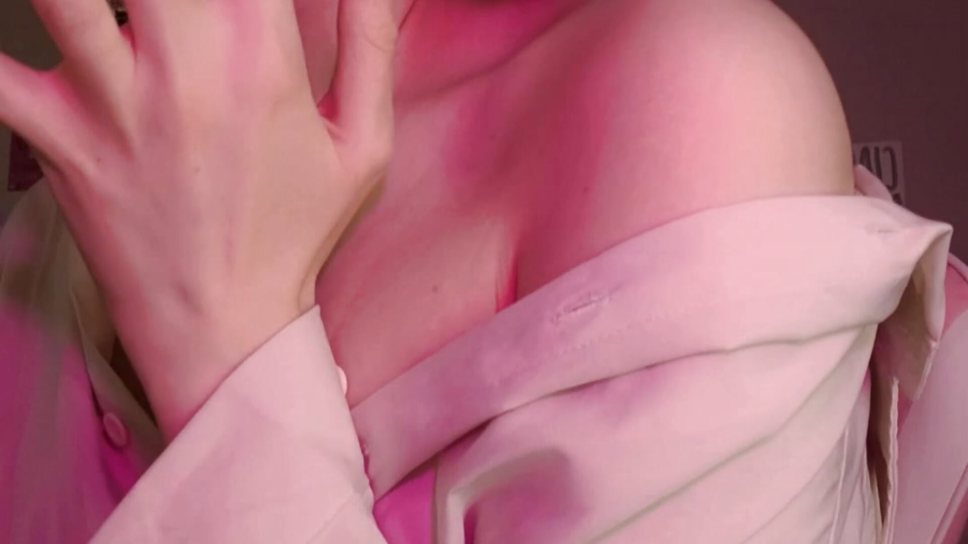 sucking that finger - video by Lexi_Bottom cam model