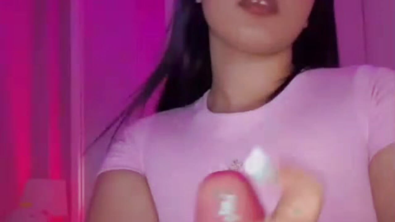 Handjob, stroke your cock 🖐🏼🥺🔥 - video by Kendall_curves cam model