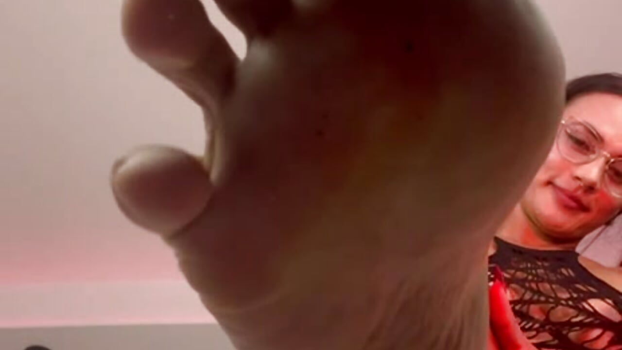 My perfect feet own your pathetic life👣 - video by Lilith_Russoo cam model
