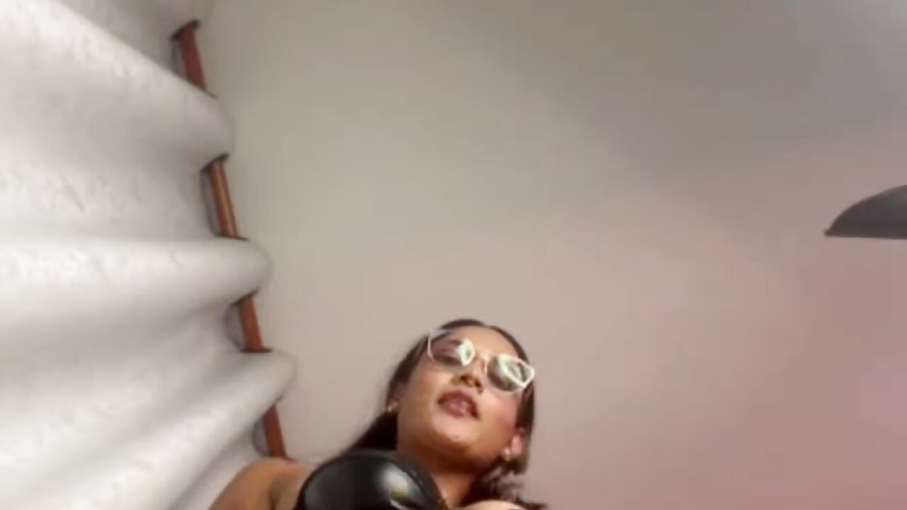 watching it from your place - video by Lilith_Russoo cam model