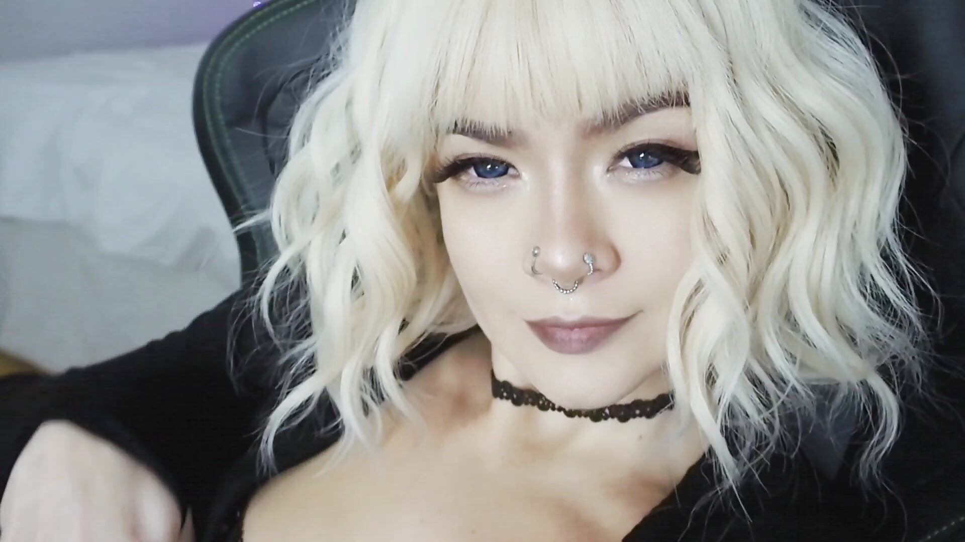 Hold My Gaze - video by MiniMuse cam model