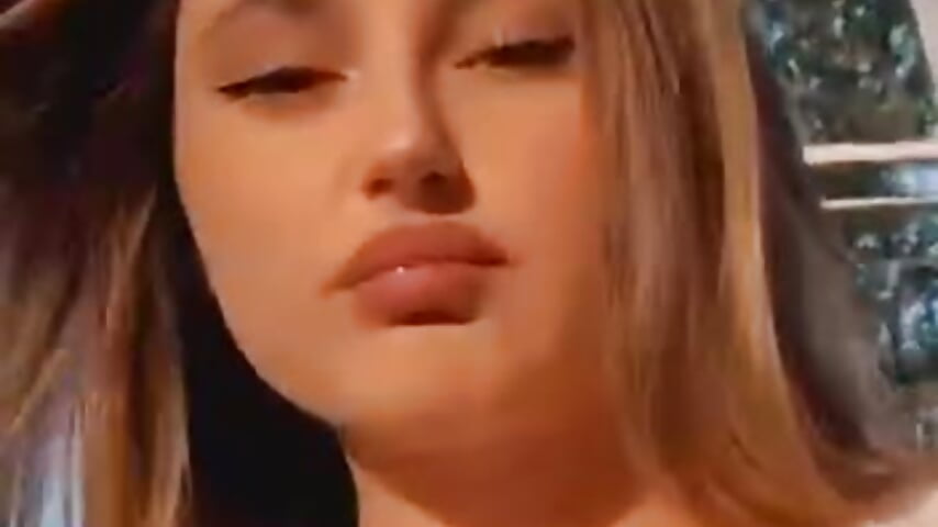 my first video is here－カメラキャストのMandyBrysonの動画