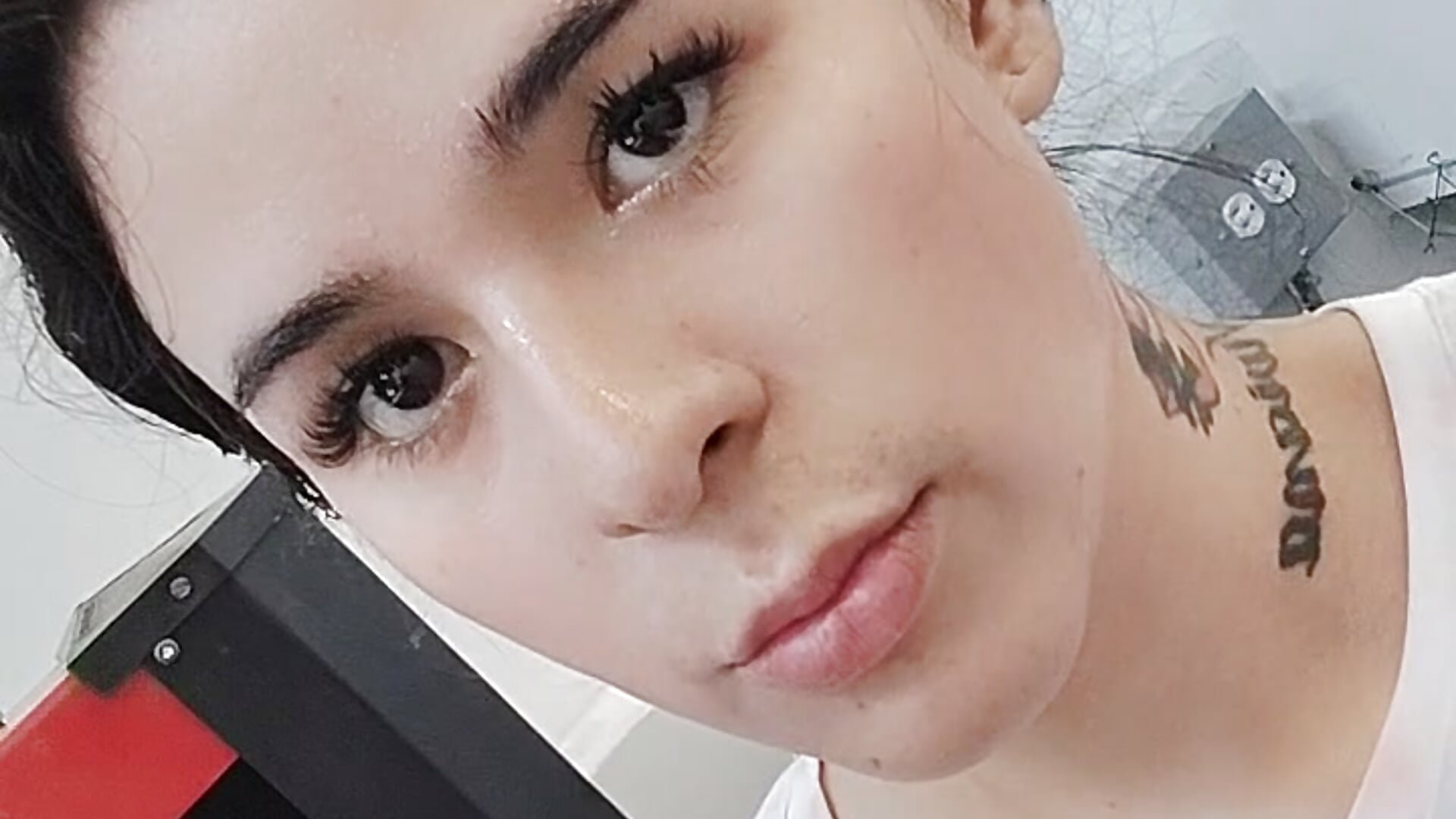 I love the feeling of sweating on my body — filmik Angel-umbra, modela(-lki) na kamerkach