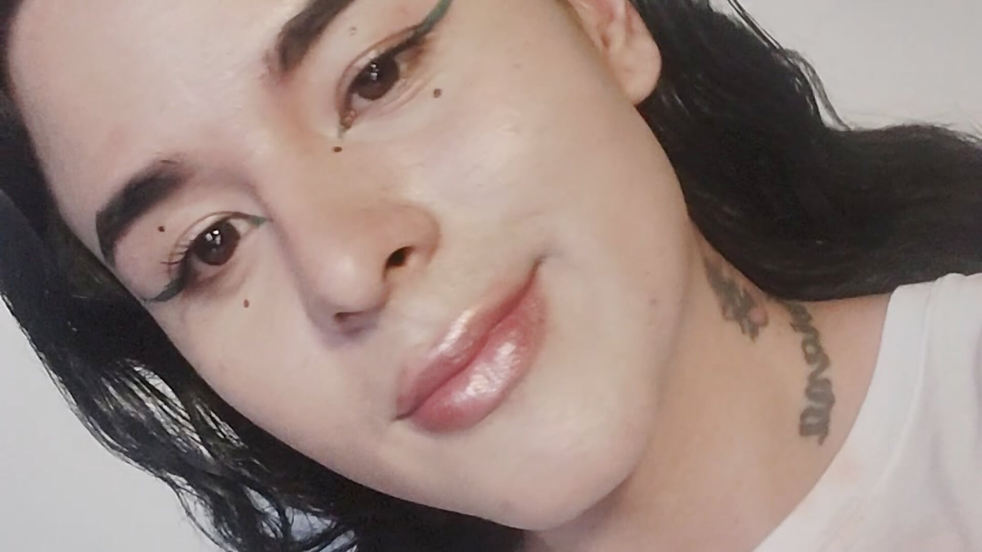 Practicing makeup– Angel-umbra kameramodell videója