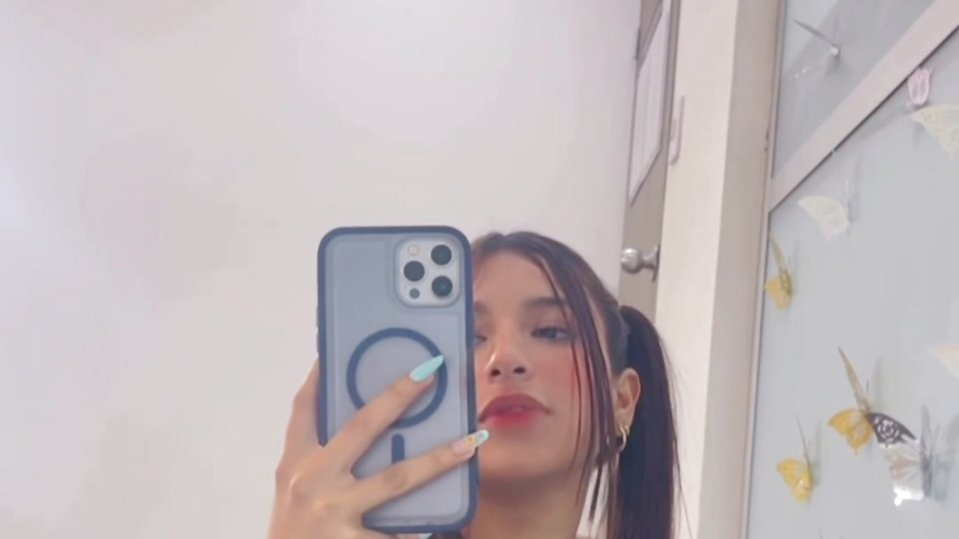 7b18a71f6bb8496d8ada34a1b8d78df2 – видео вебкам-модели vallolet_rose69