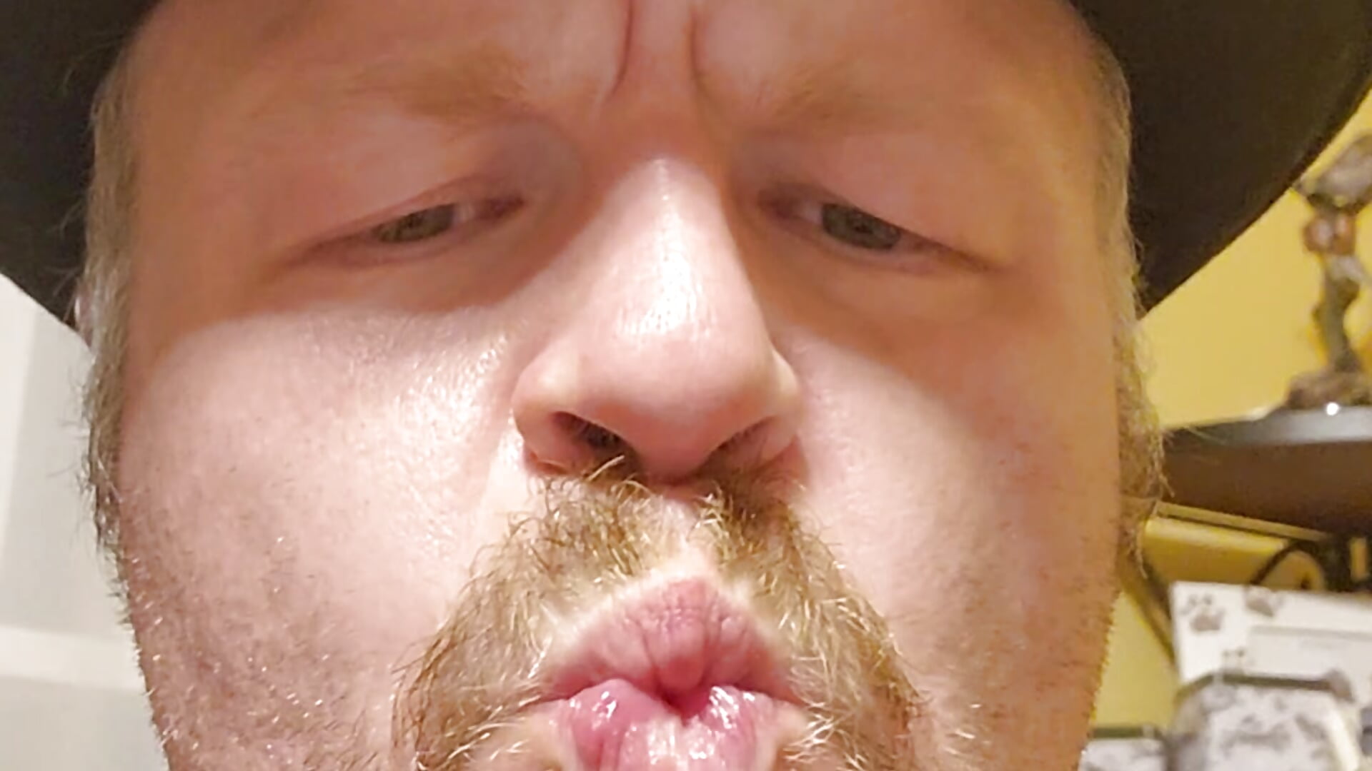 Kissy Face - video by TheOneDonShaun cam model