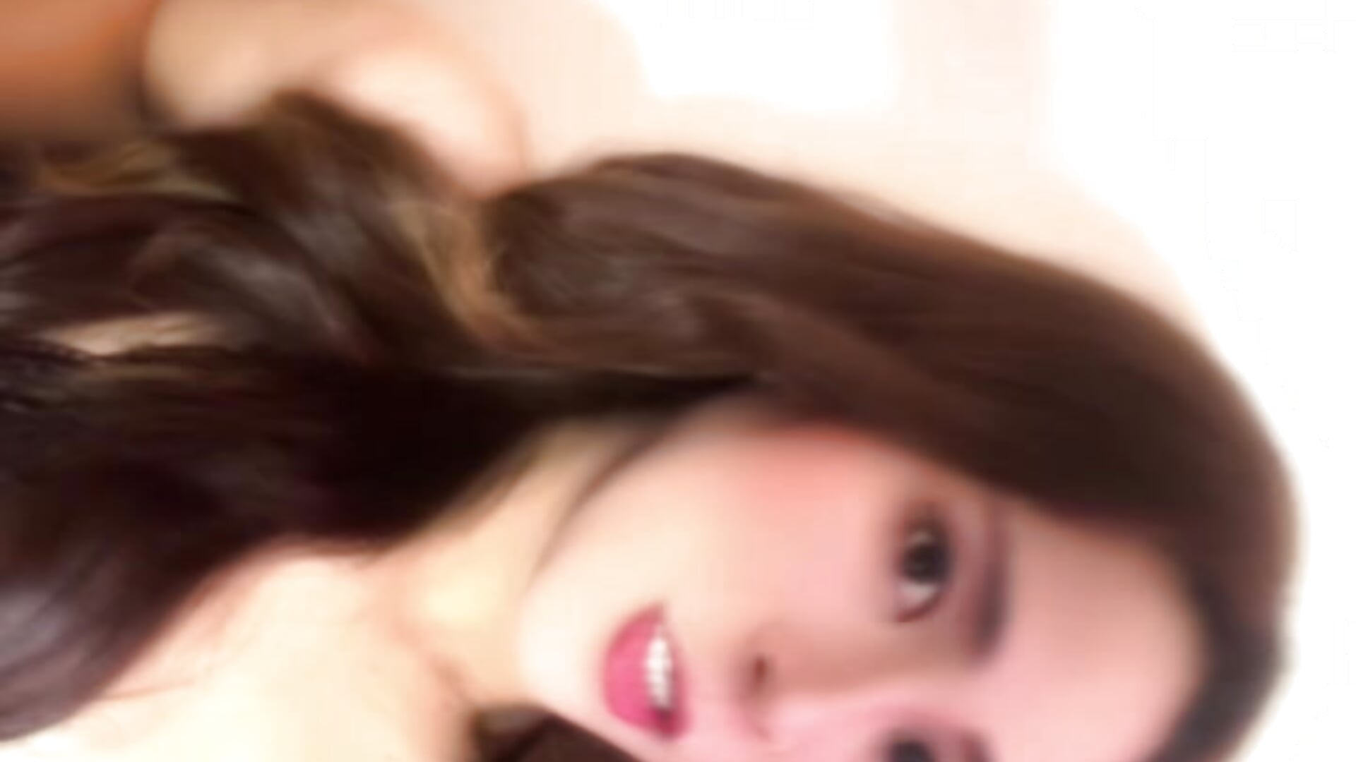 v14044g50000d3aqgpfog65rs6v01i6g.mp4 - video by ElisseMoree cam model