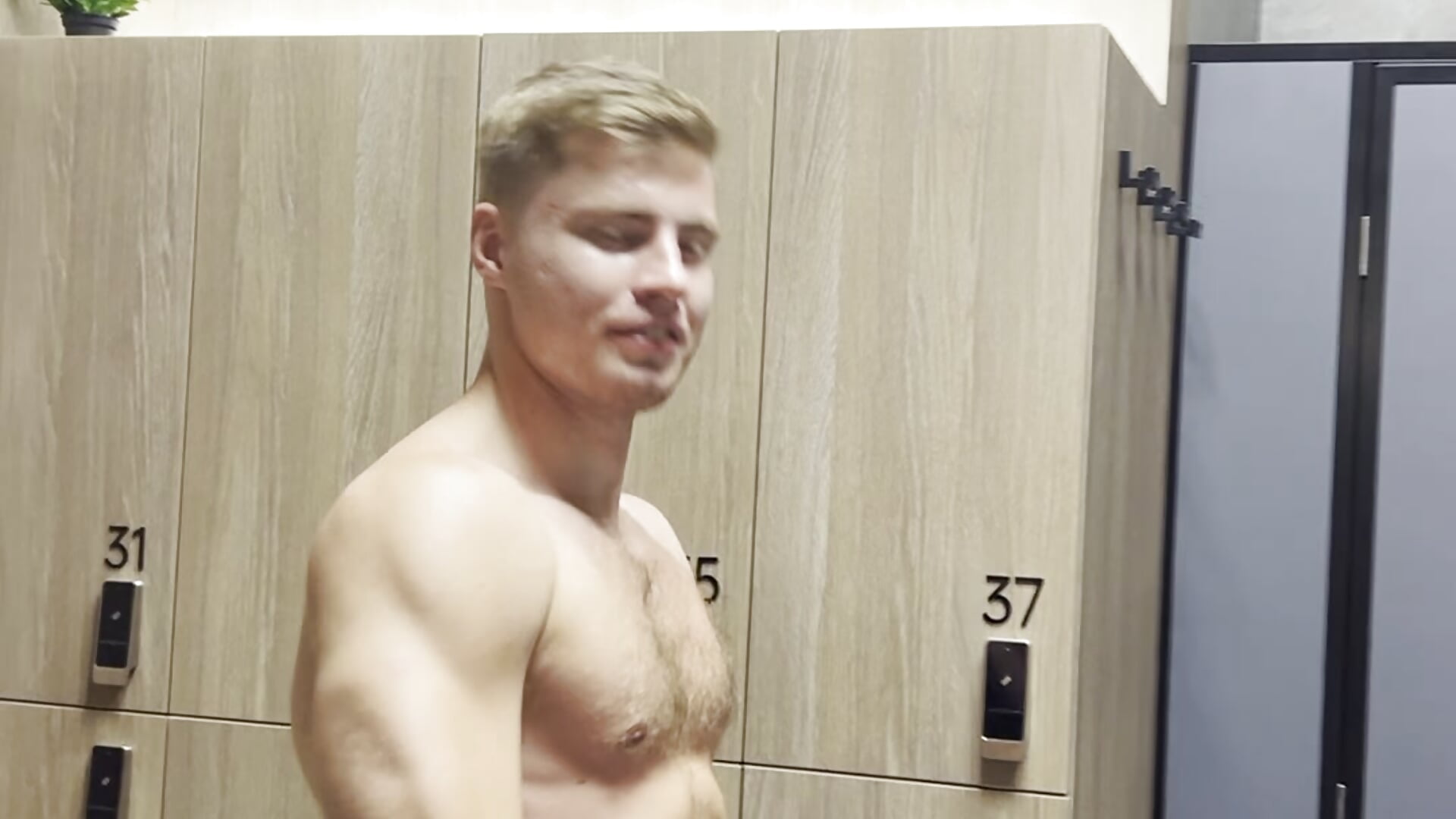 After workout – video od webkamerové modelky Maxhornyblondieman