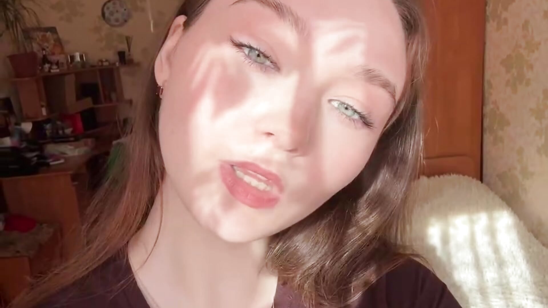 I'm grimacing a little 😃 - video by Eliravelvet cam model