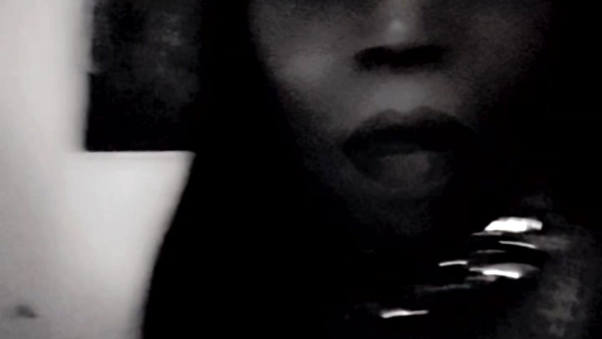 Brb xxoo - วิดีโอโดย VenezuelaLuxeNoir โมเดลแคม