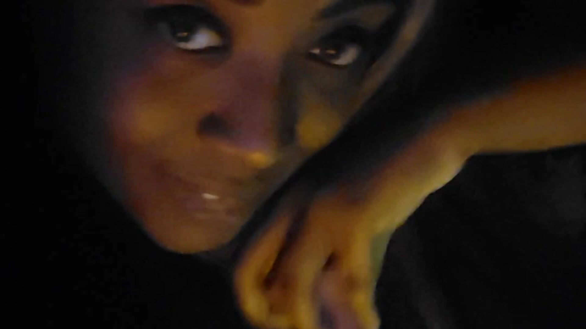 Suck in private - video by VenezuelaLuxeNoir cam model