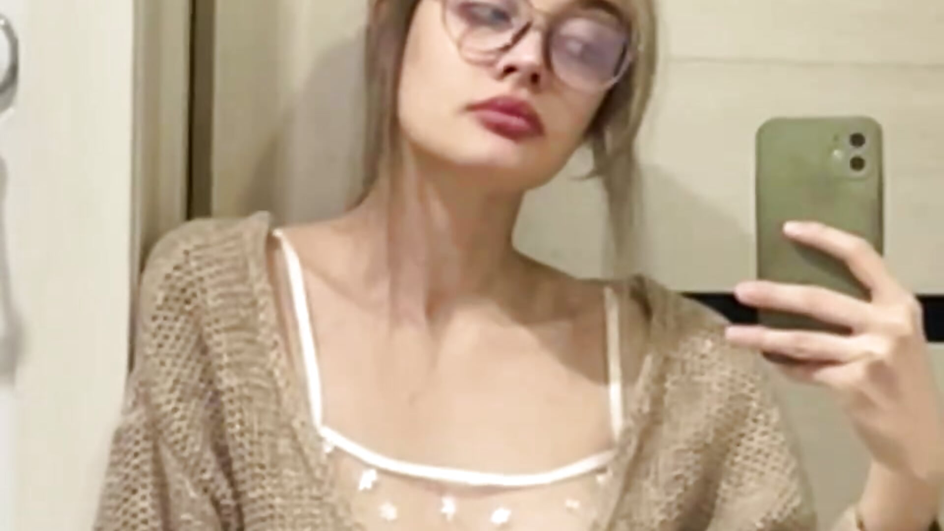 you'll like me.) - video oleh GloryWacht kamera model