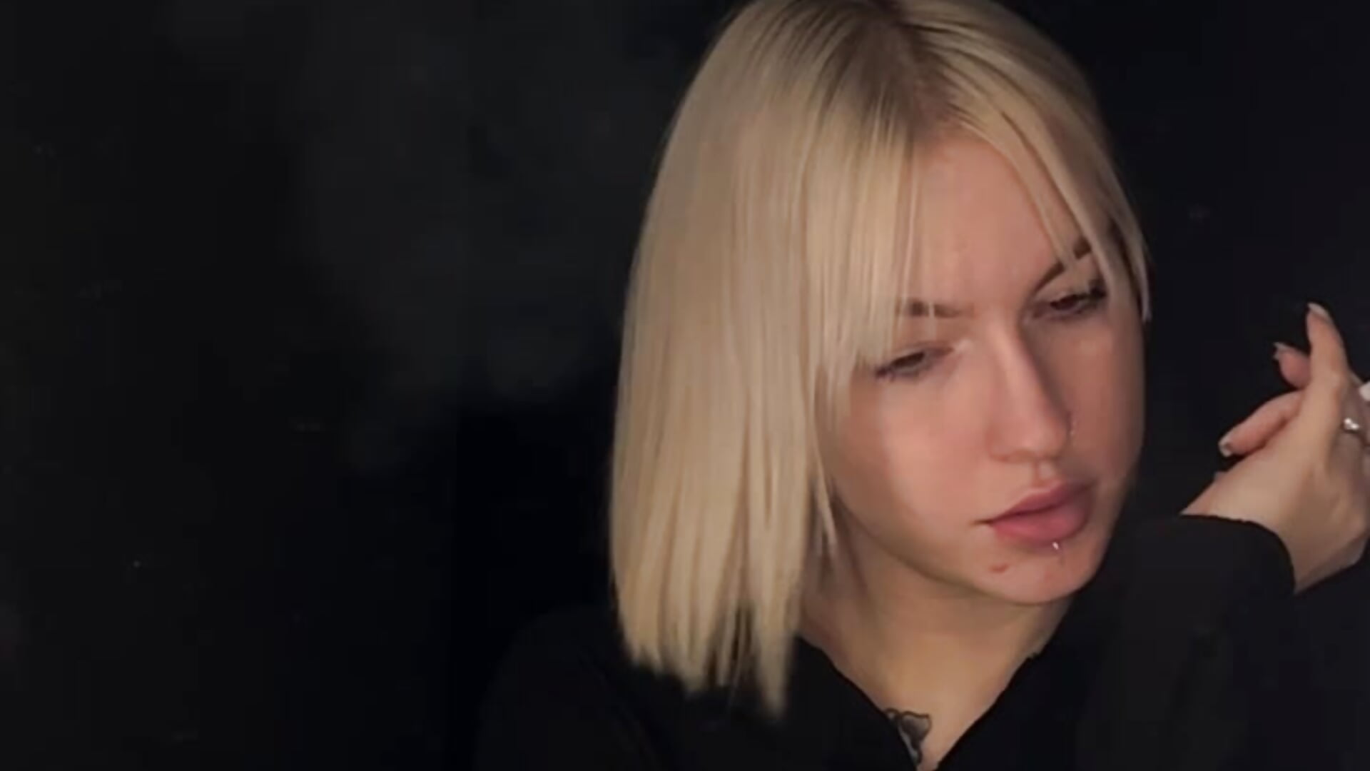 Smoke cigarette - vídeo de Tattitude_ modelo de câmara