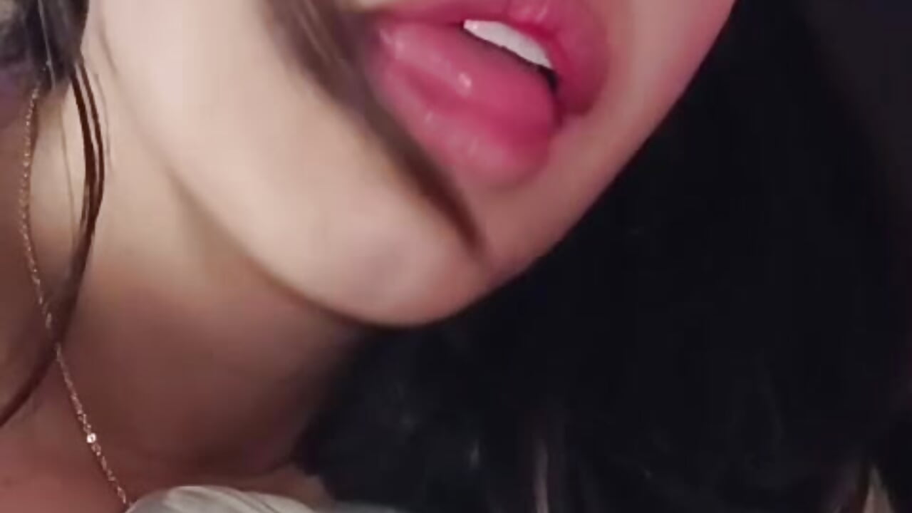 Spit my mouth - video od modelky/modela Lauroberts7