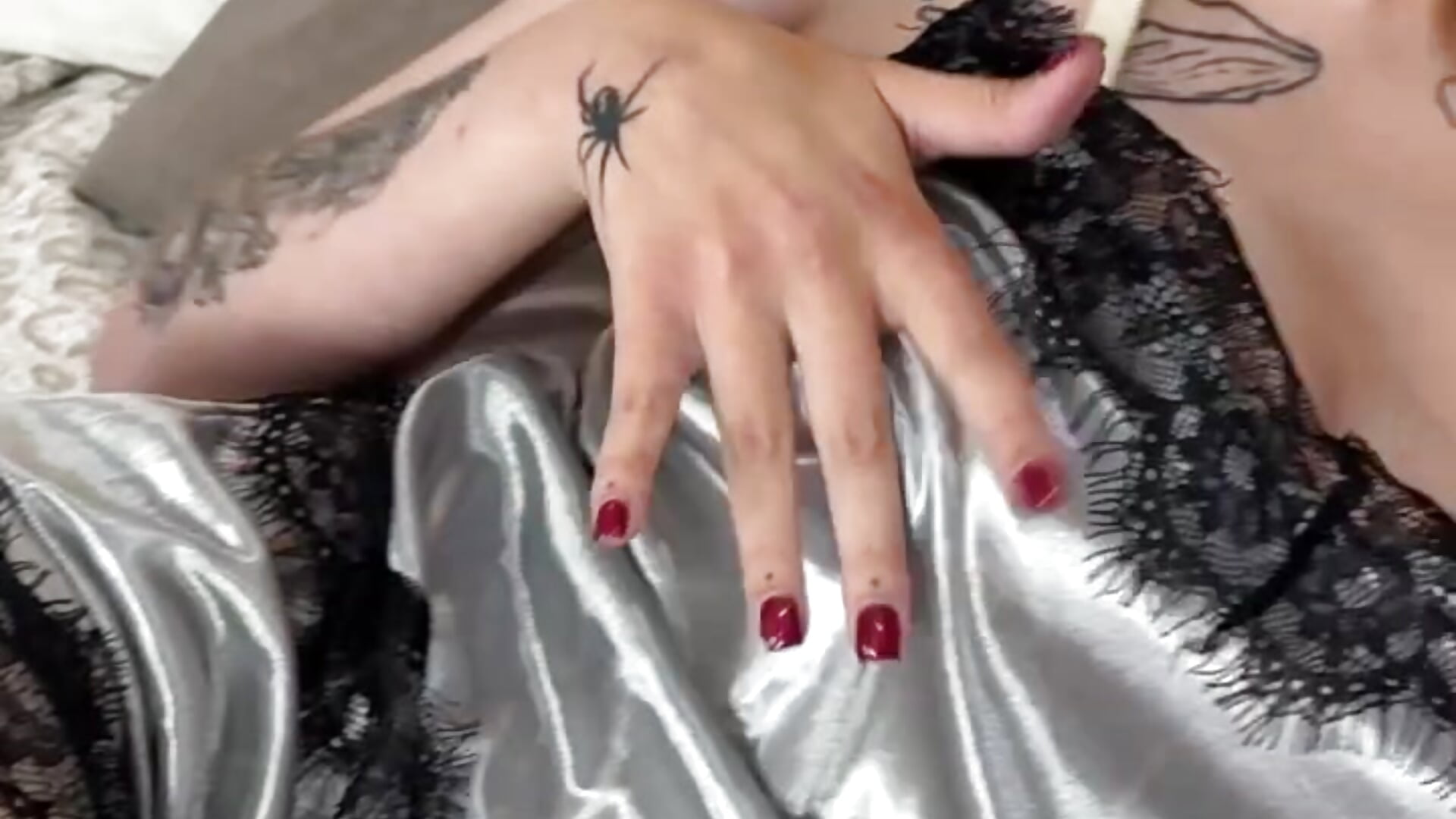 take a closer look🖤 – video af LiraRevery cam-model