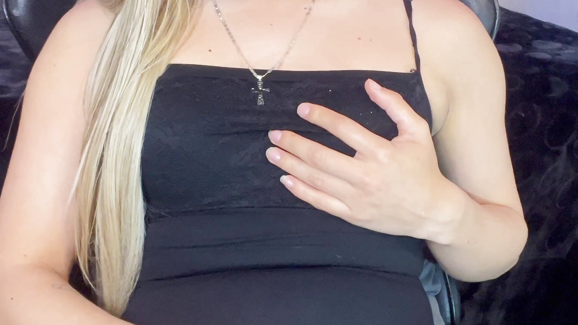 FIRTS CUM OF DECEMBER 😈💦 - video by daniii_mua cam model