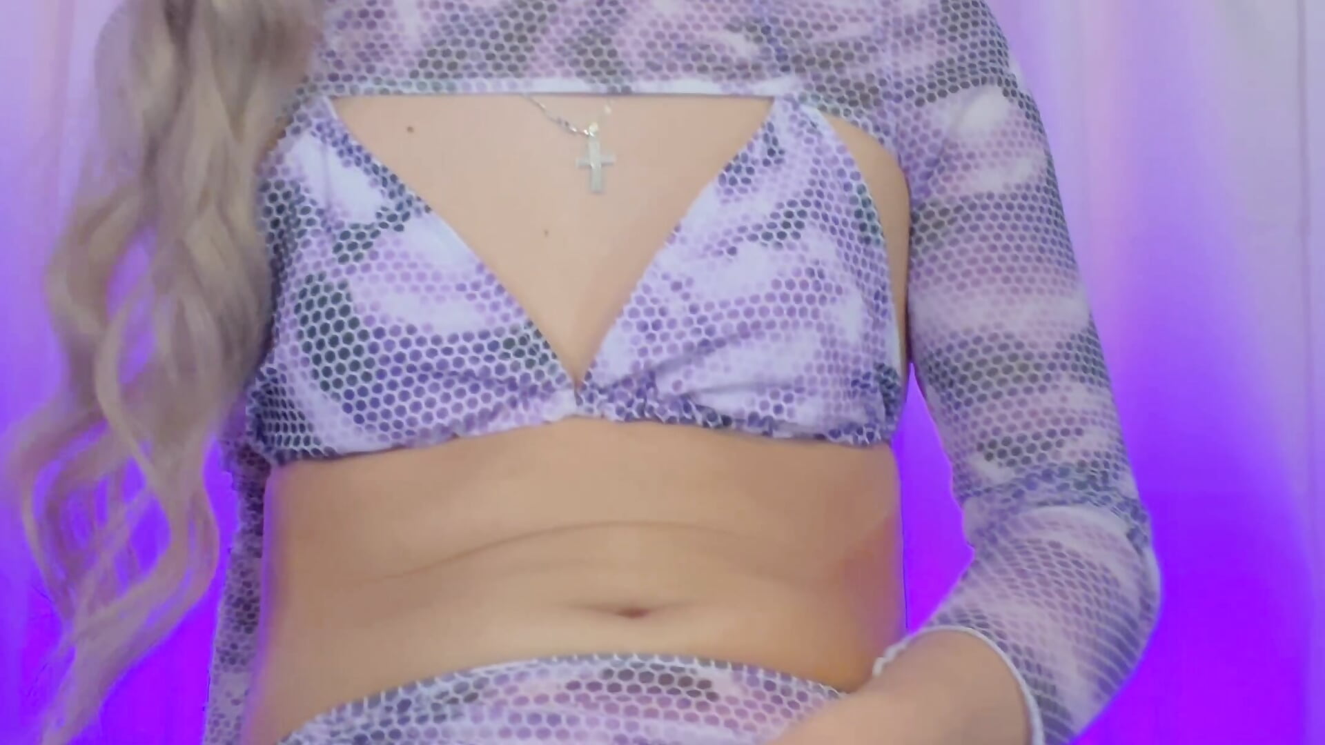 Watching porn and reaching a big load 💦💦🍌 - video by daniii_mua cam model