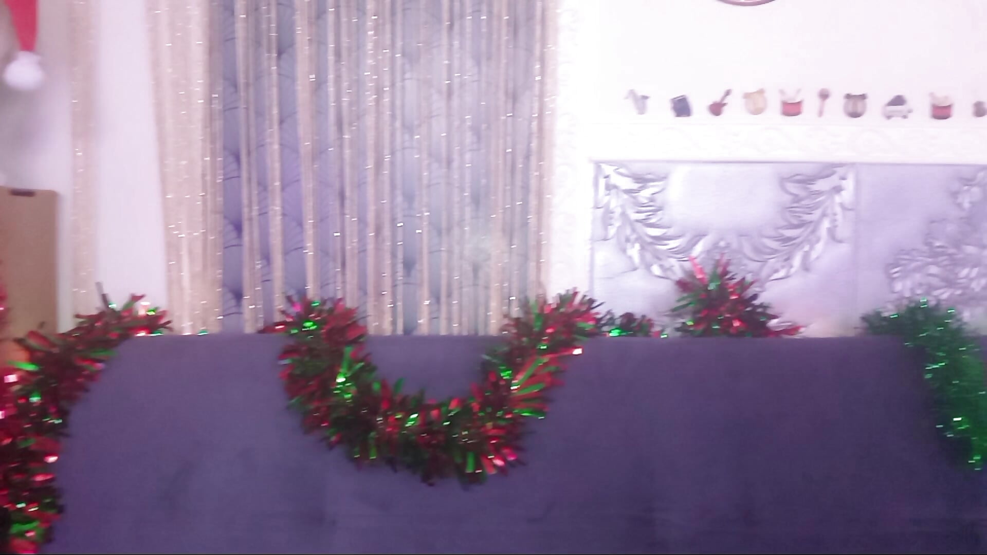 Happy Holidays mes amours!👸🏼😘🌲 - vídeo de la modelo de cam LaReineCleo