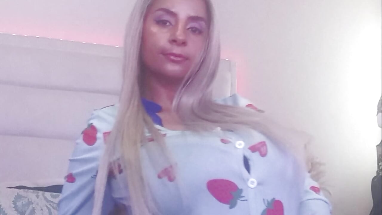 profile-intro-video-1790173512 - video by LaReineCleo cam model