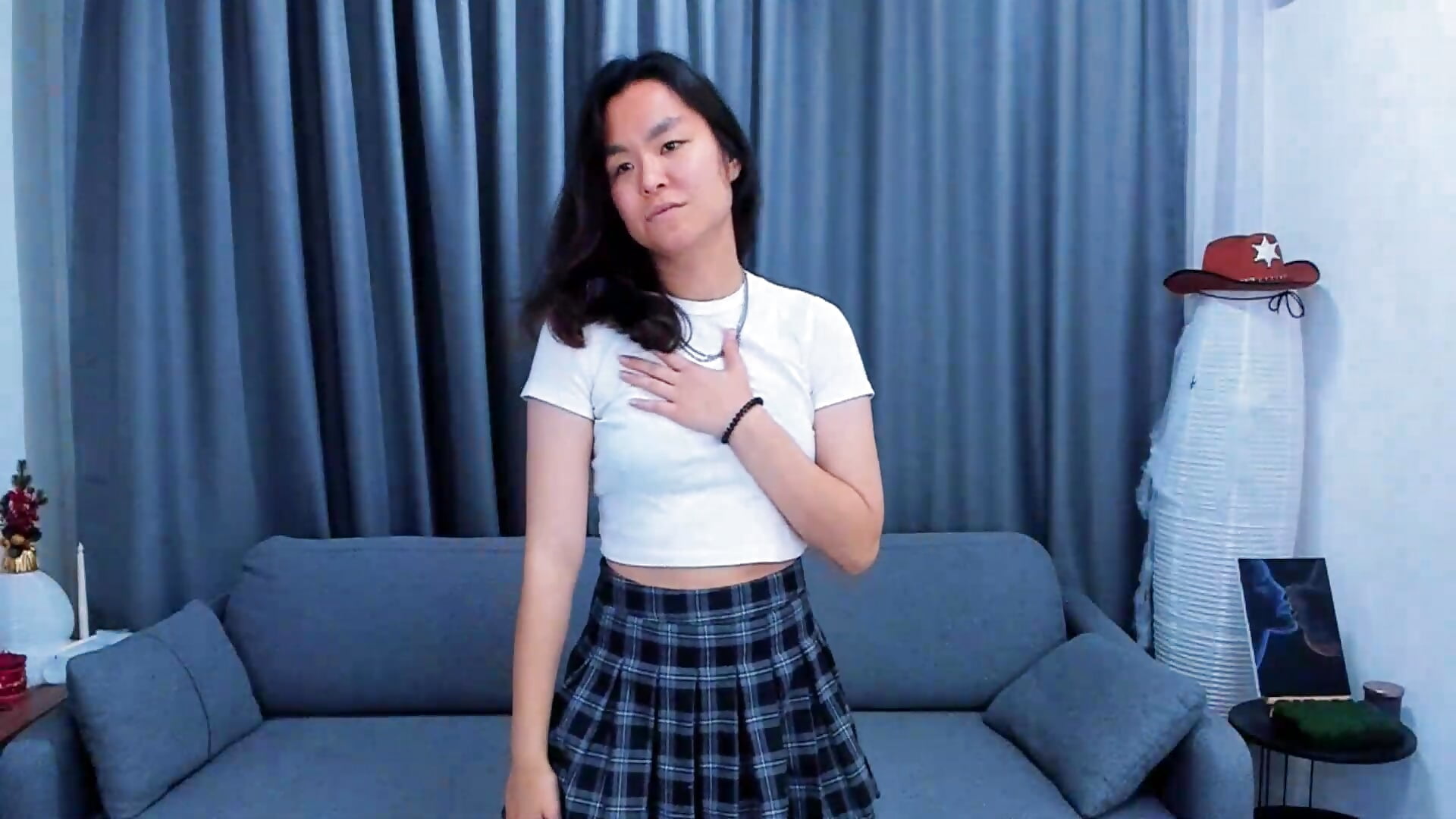 Ordinaty dancing 😝 - video by IndigoVespera cam model