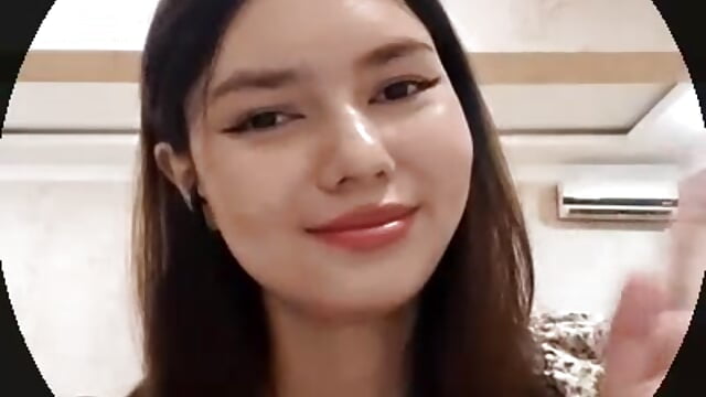 I Lida love to relax here and by the way I’m 21 years old - video by CorinneKindregans cam model