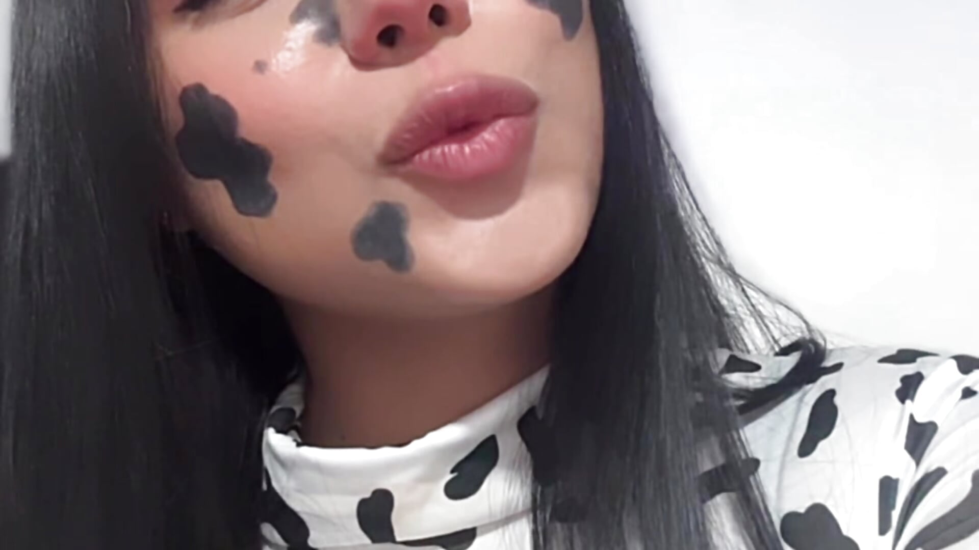 Tu 🐮 más hermosa - video by Megan_Ivy cam model