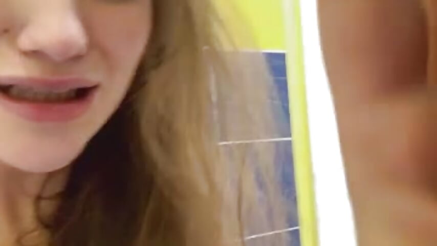 stranger fucked me in the ass in the toilet - RussianWoman 캠 모델의 동영상