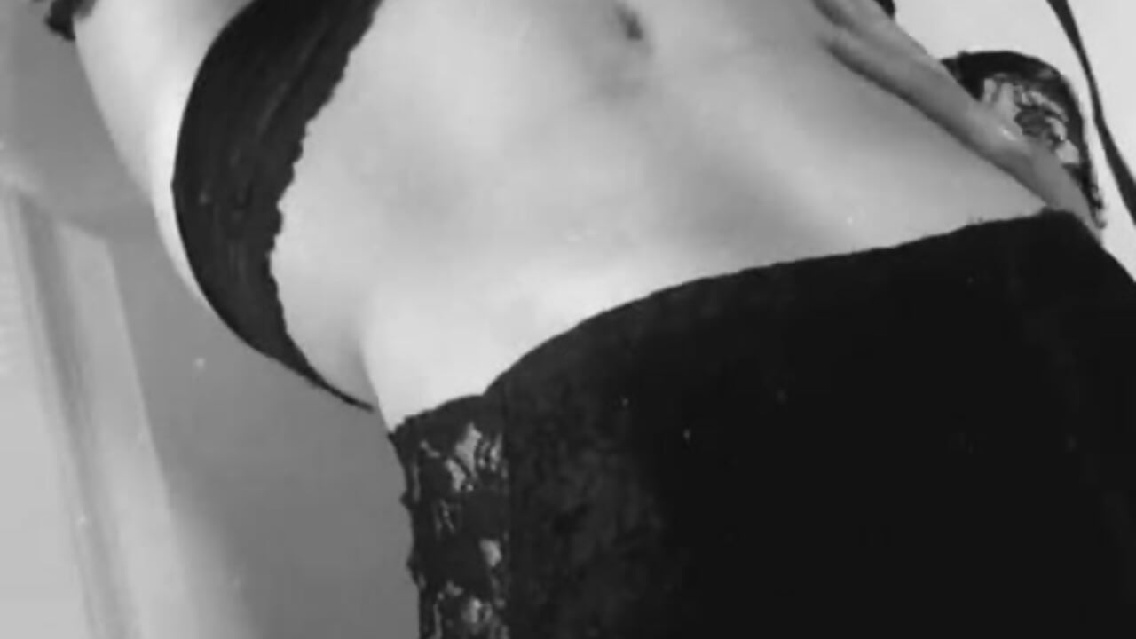 Kiss Kiss 🔥 - clip cu GabyRose9 model videochat