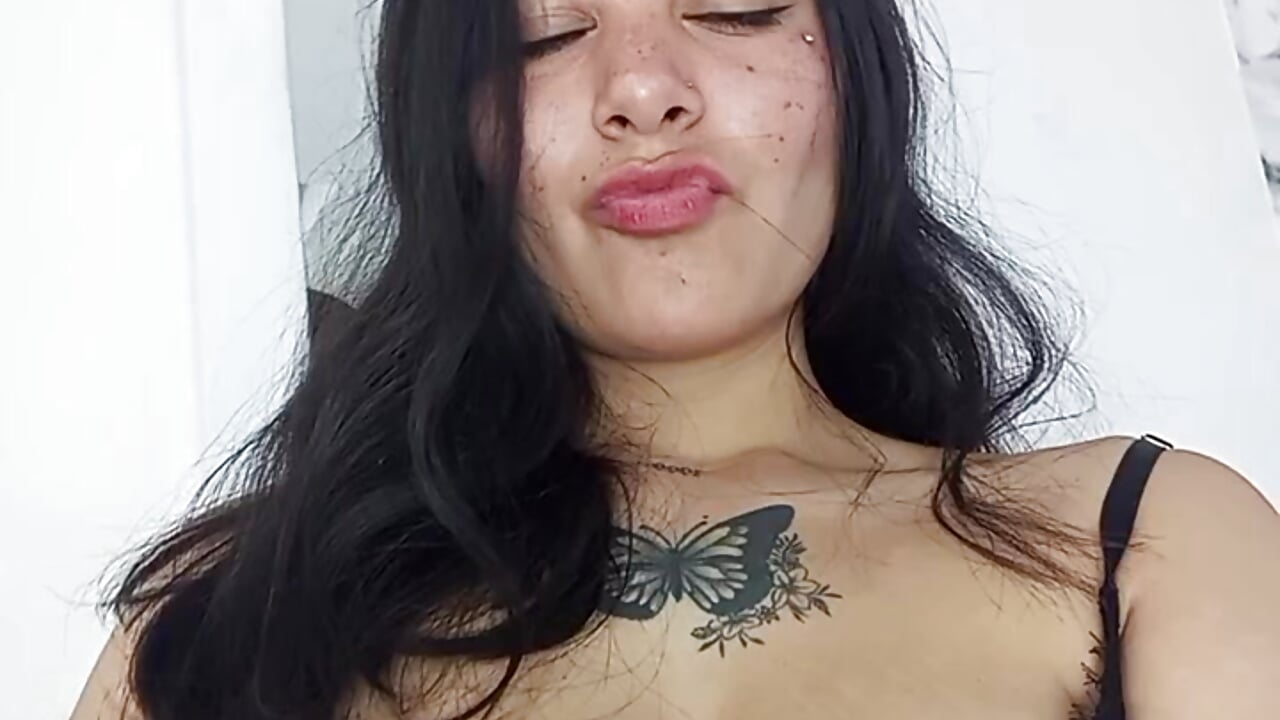 I'm so sweet, aren't I? 🤭🥰 - video by LeidyKitty cam model