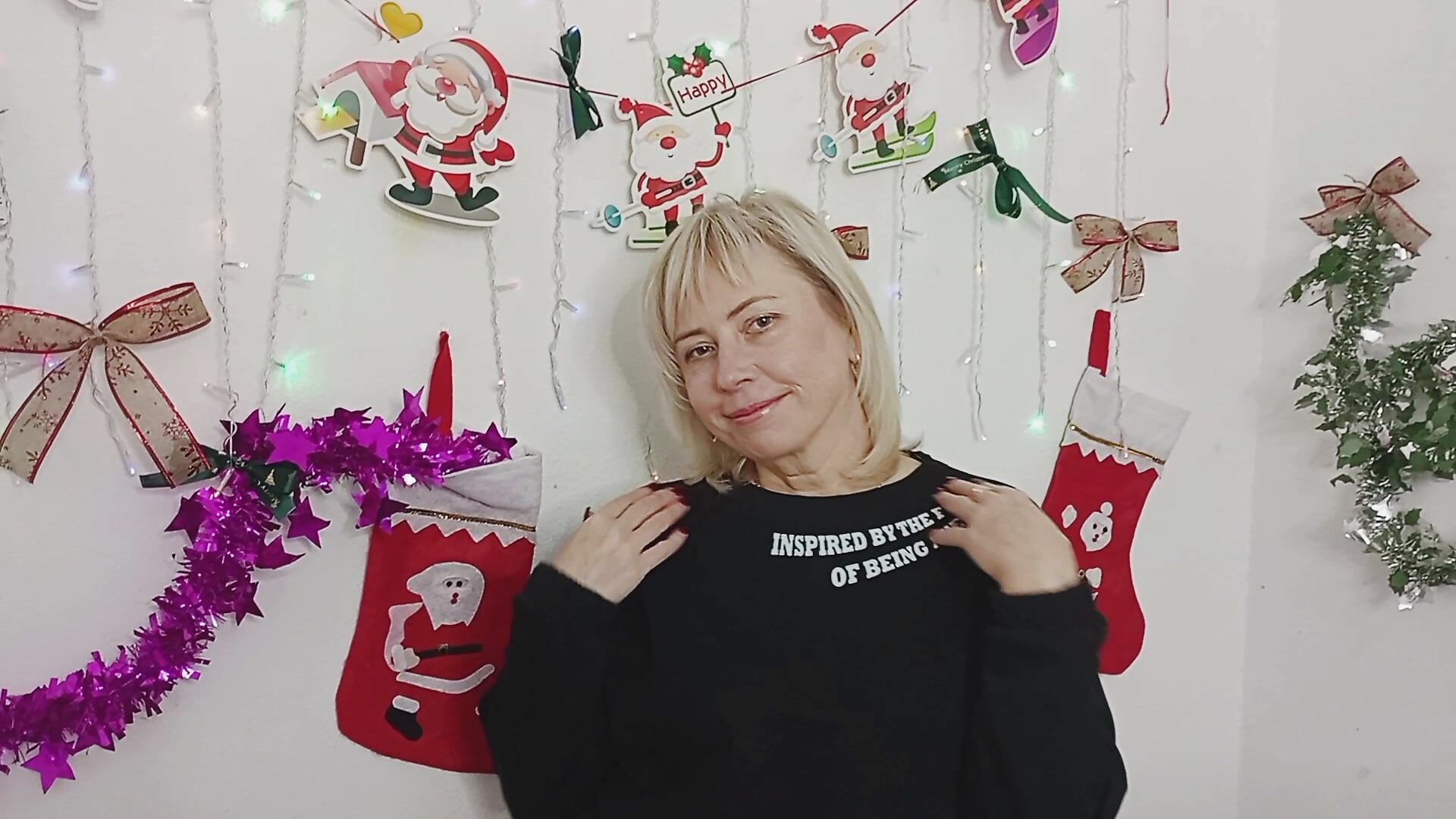 The warm glow of the garland - video by LaurenWishy cam model