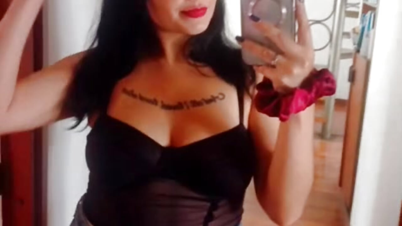 01 - video by mei_kora cam model