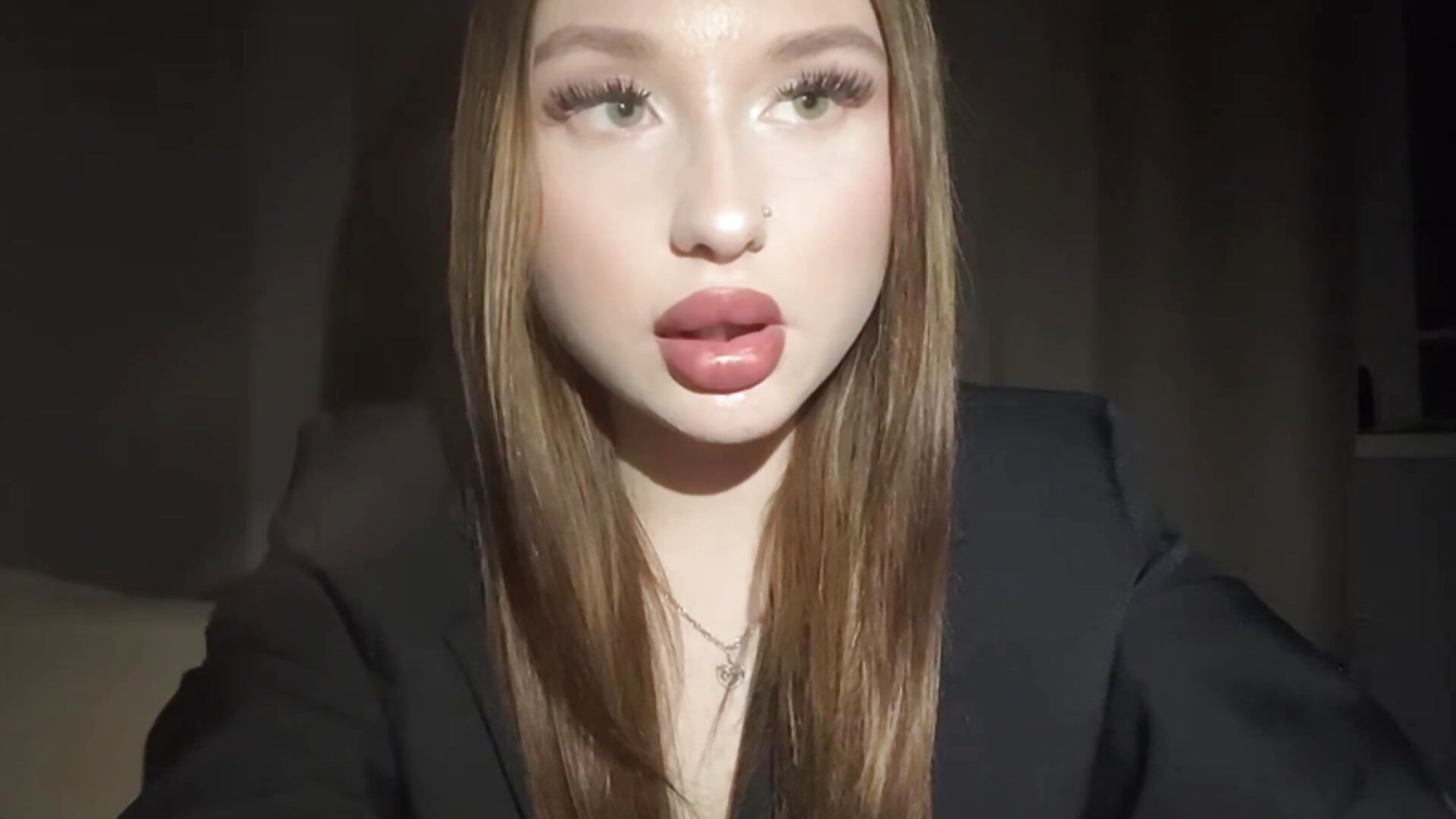 Heya im Diva <3 - video by DivaRay cam model