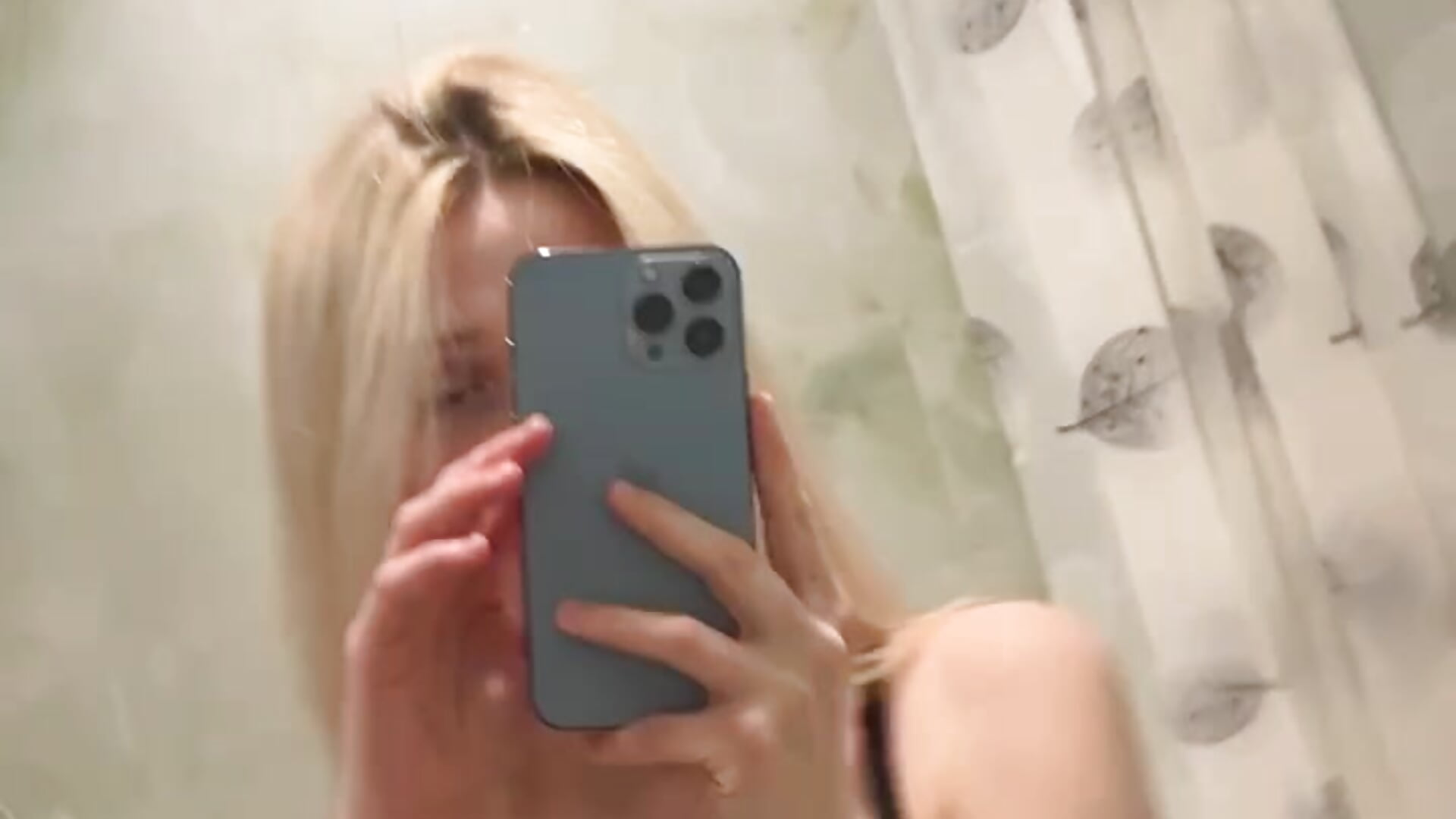 so shy >< - video by CherrylHolme cam model