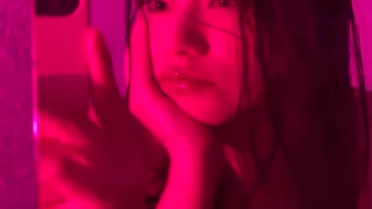 sensual teengirl - video by NatallieBlaze cam model