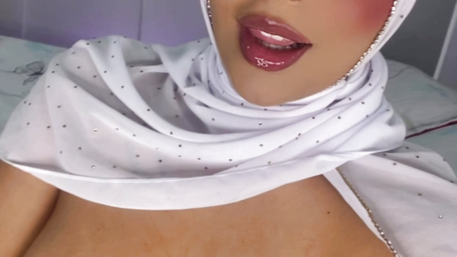 Come and kiss me! 💋 - video by Amira-Zahra cam model