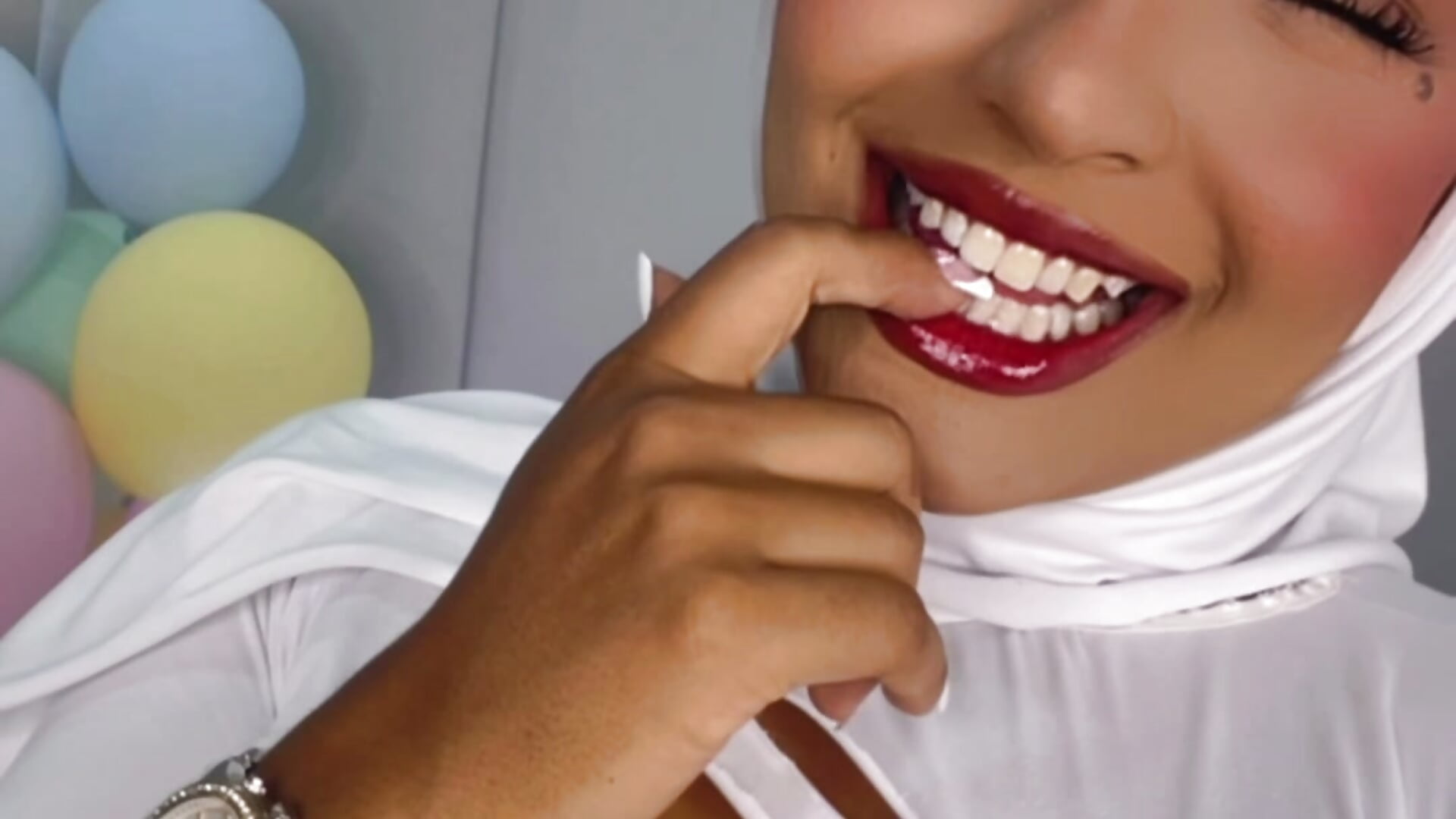 Come and dare with me, this delicious game is for you 😈 - video di Amira-Zahra modella di cam