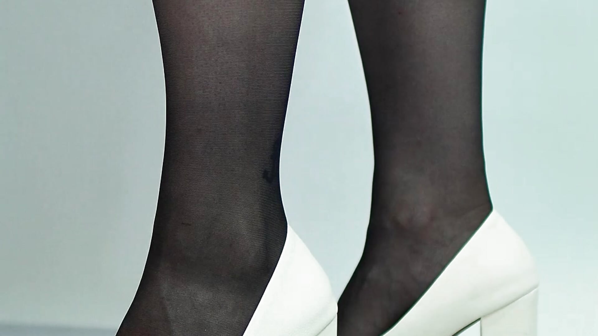 sexy heels - video by SaraFerrera_ cam model