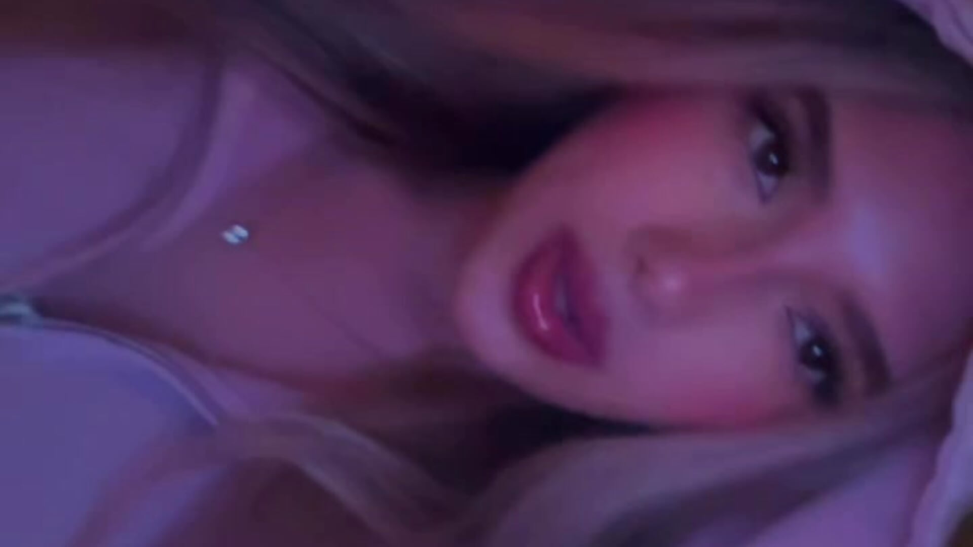 👩🏼 - video by saliha_pinky_ cam model