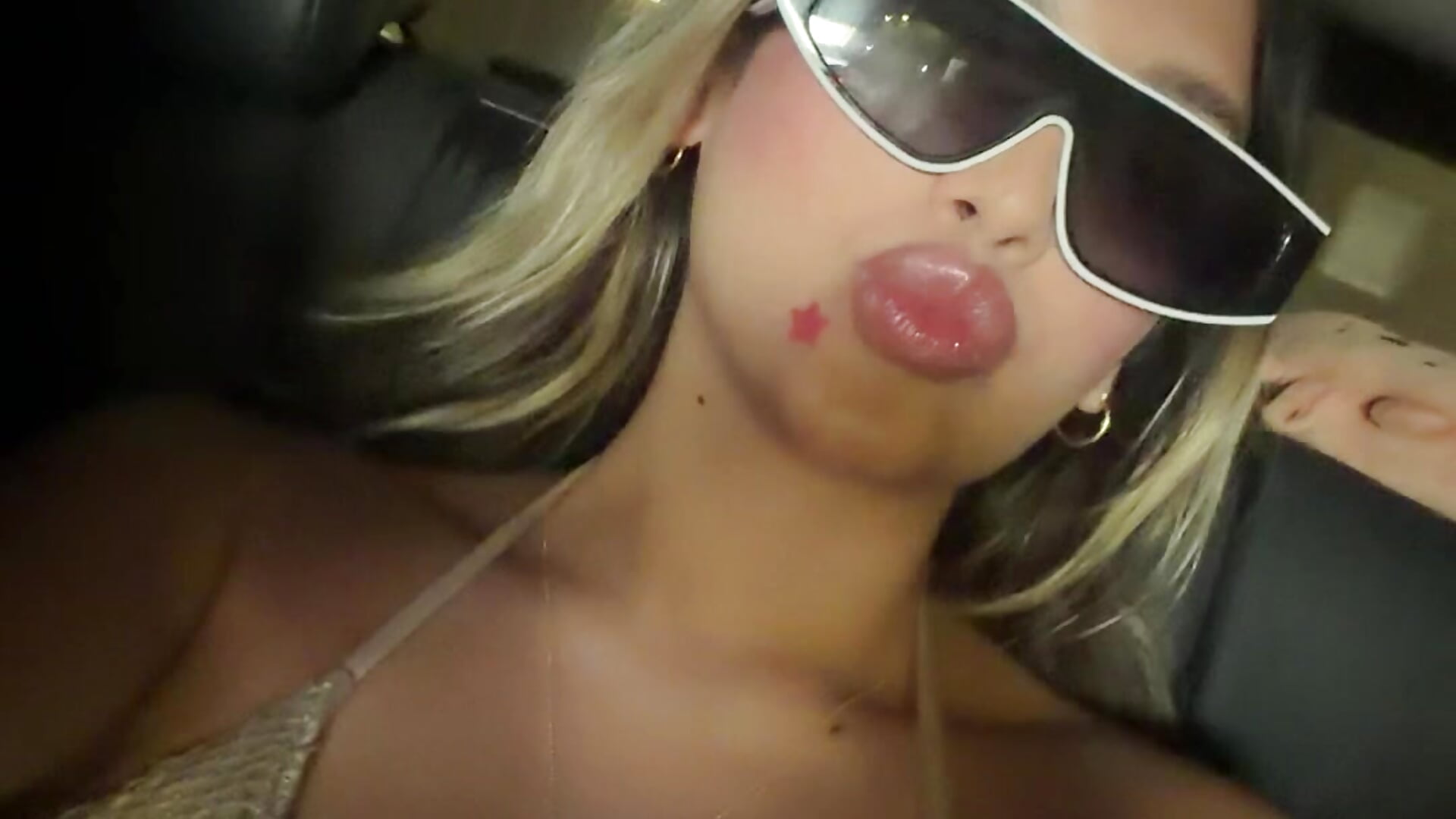 Night - video van saliha_pinky_ cam-model
