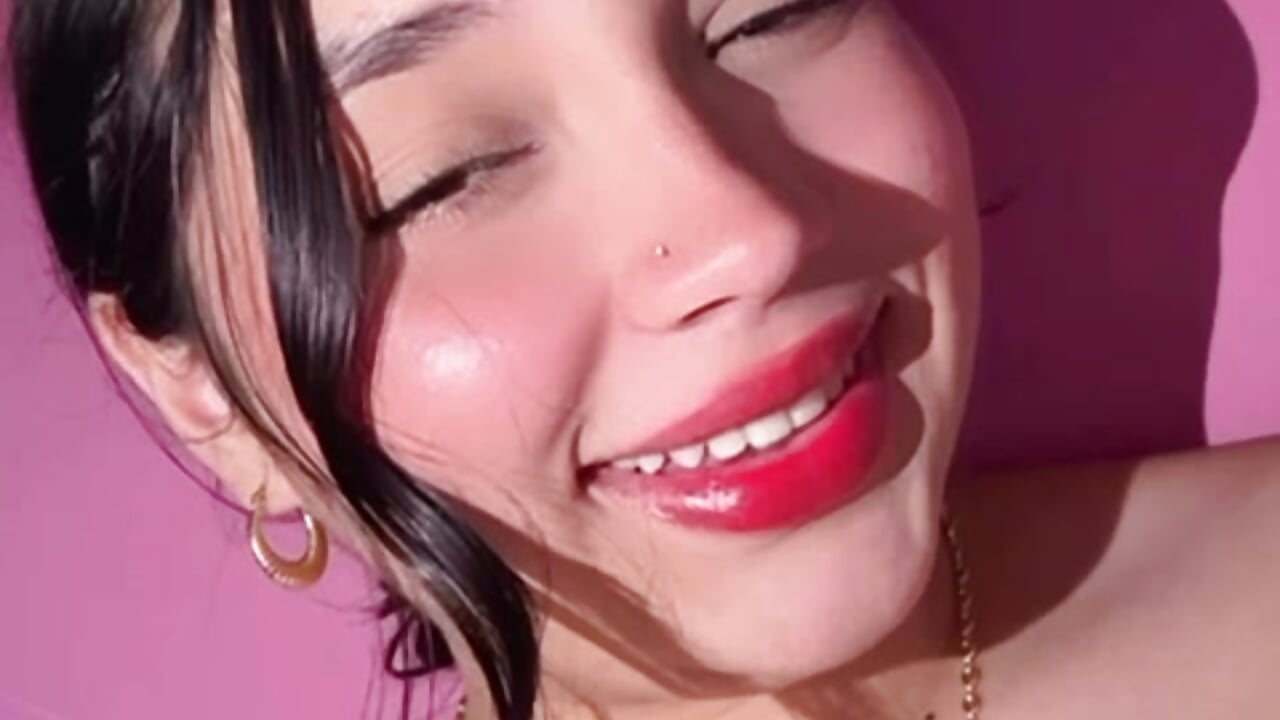 1000005563 – video od webkamerové modelky aymy2026