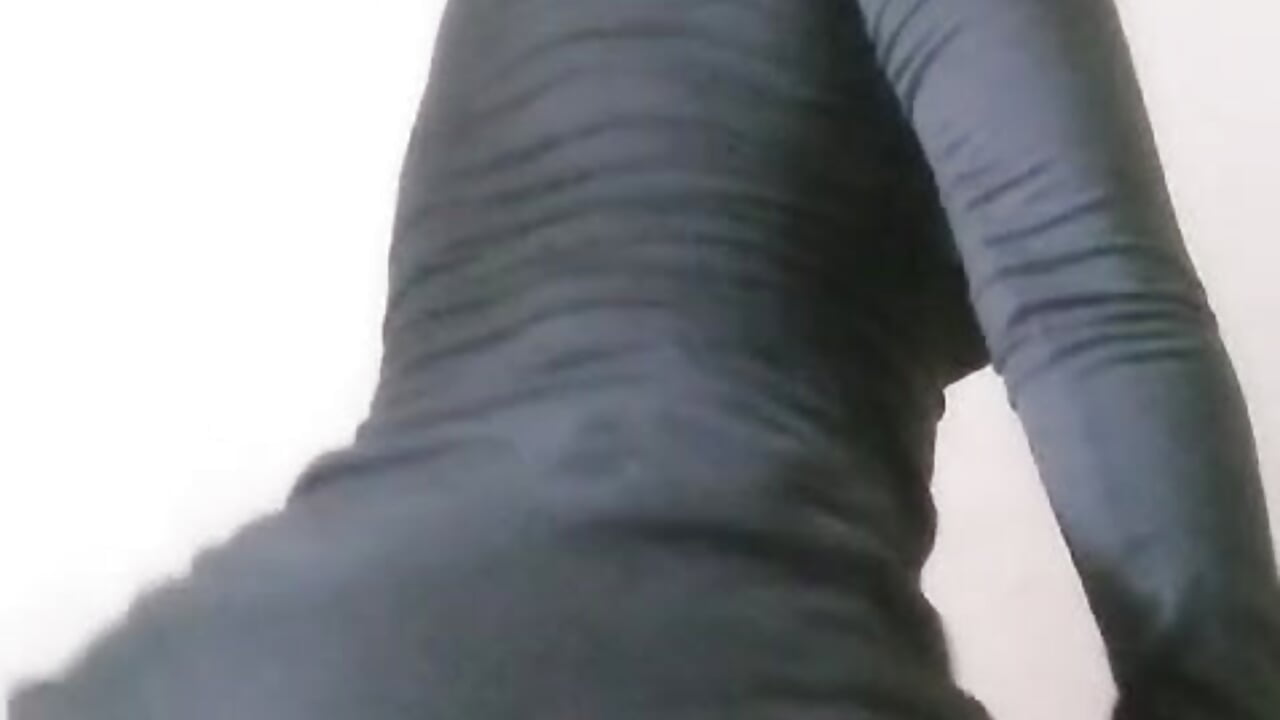 Shaking my butt❤️‍🔥🍑 - video by iotolove_07 cam model