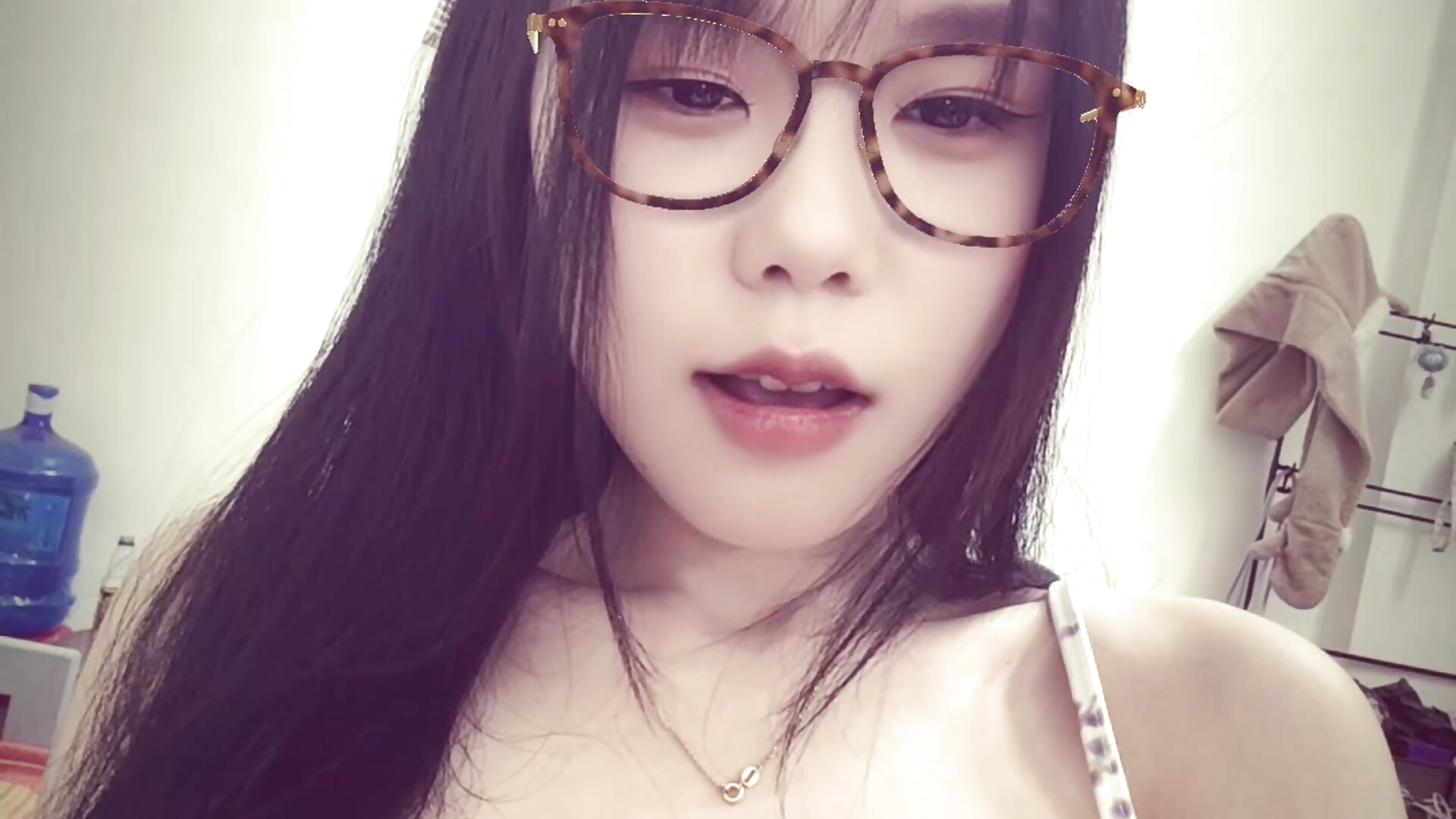 1216dffbc3234a3ba5305f1dc25fdca9– Emely-lysea kameramodell videója