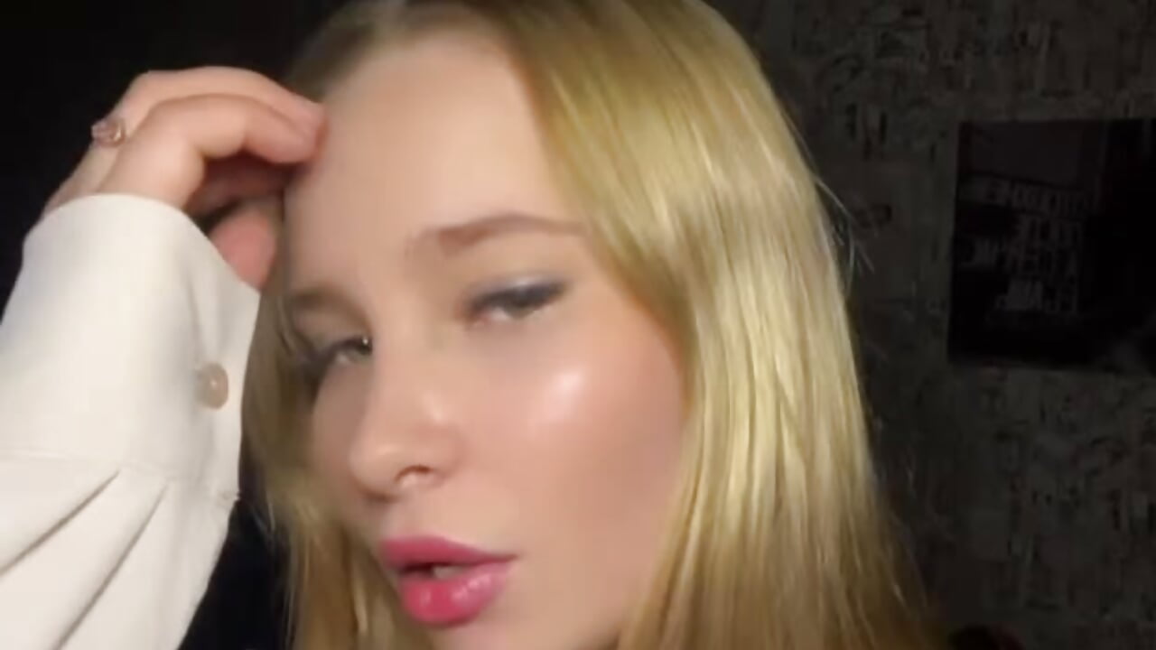 Cute?) - video by SophieLorein cam model