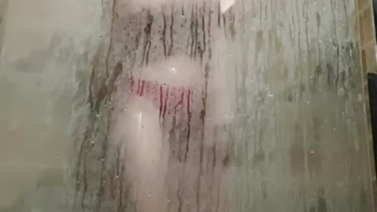 Red lingerie, warm water… and dangerous intentions ❤️🚿