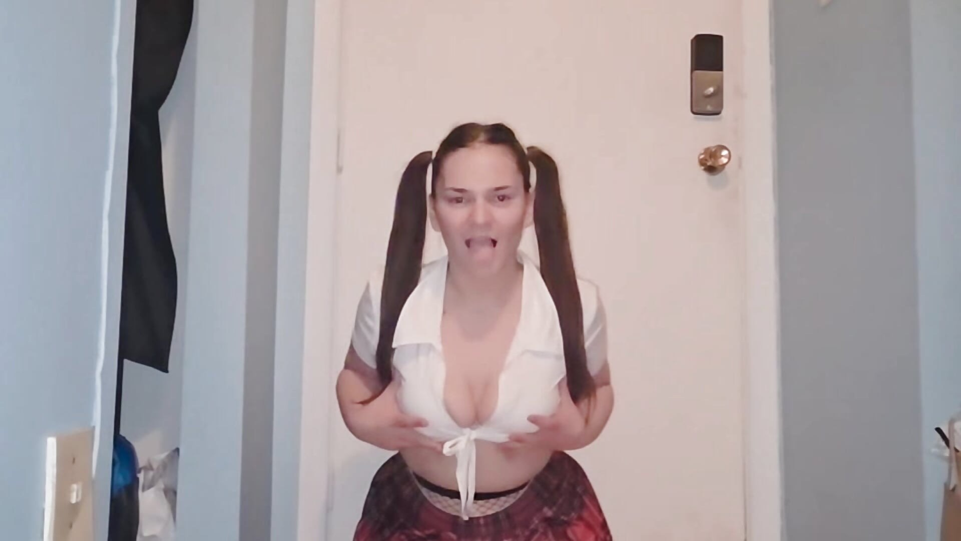 137245 - video by Babynina77 cam model