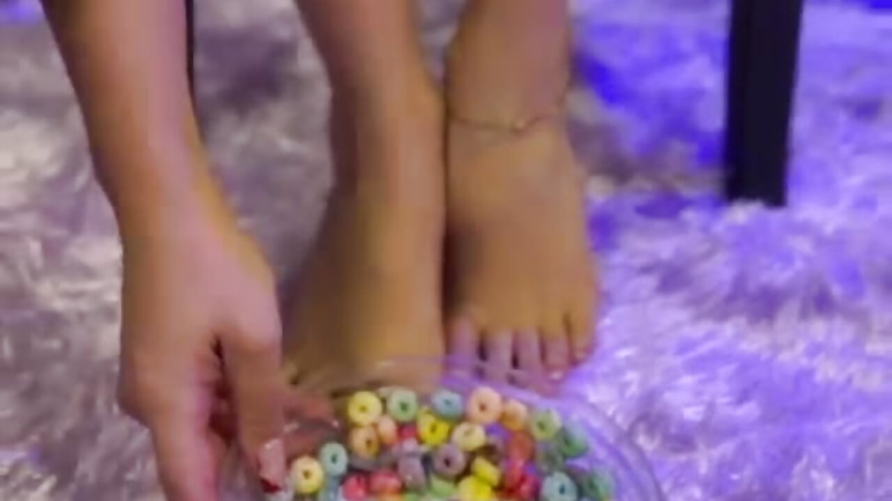 Milky feet - video của người mẫu cam Gaby_cruz_